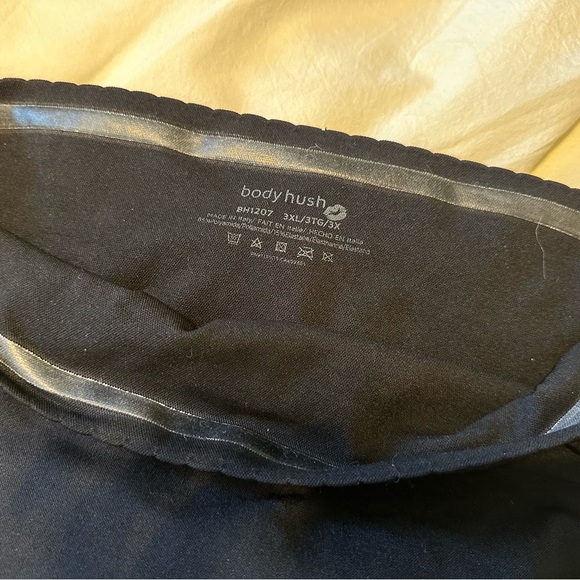 Lot of 2 Women’s shape wear garments . Size XXL (2X) - Picture 2 of 5